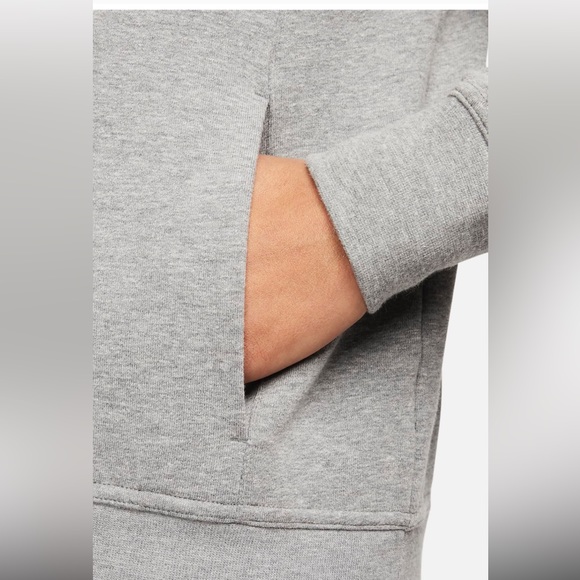 Nike Dri-FIT One
Women's Full-Zip French Terry Hoodie - Picture 8 of 10
